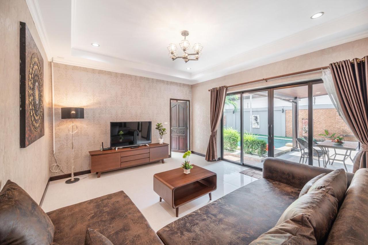 Luxury 3 Bhk 200m From The Villa Pattaya